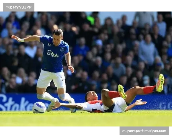 阿森纳对阵埃弗顿斯凯利犯规 点球判罚边界引发讨论